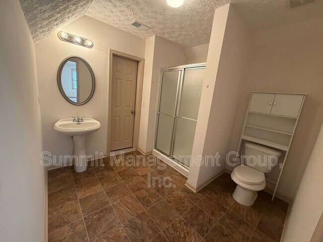 Building Photo - 2405 Twin Creek Ct SW