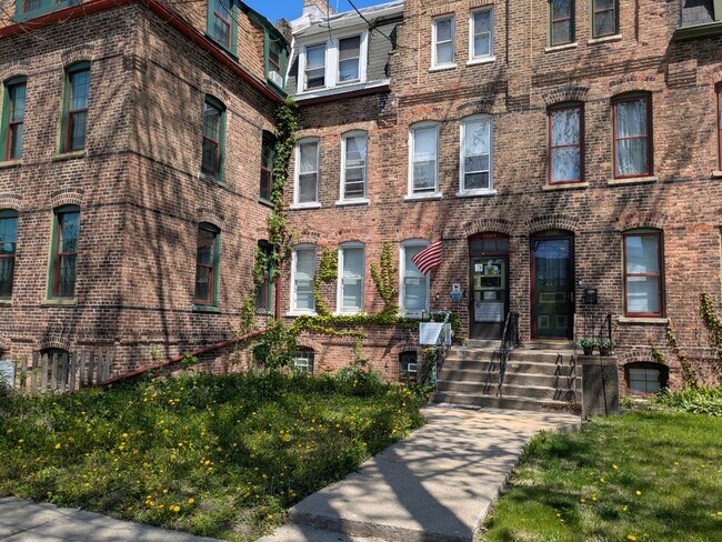 Building Photo - Updated 2BR/1BA in Pullman – Internet Incl...