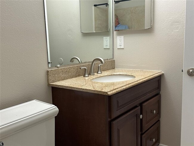 Building Photo - 230 Sun Vista Ct N