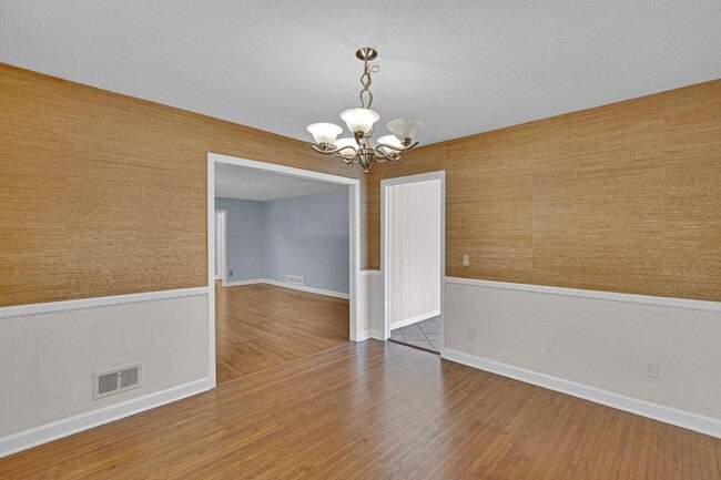 Building Photo - 3533 Greenleaf Rd