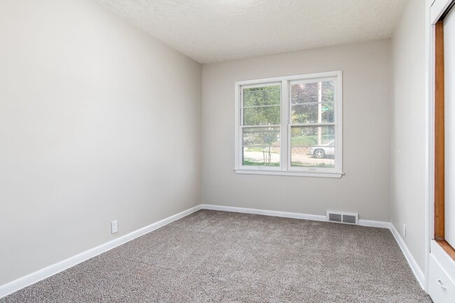 Building Photo - Spacious and Updated 4-Bedroom Home Near Field Club!