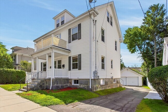 Building Photo - 452 Quarry St