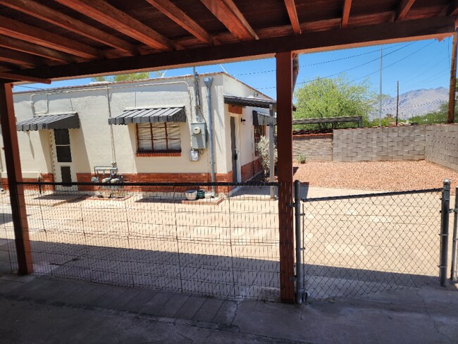 Building Photo - 1207 N Palo Verde Blvd
