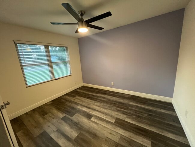 Building Photo - 317 Parkwood Dr