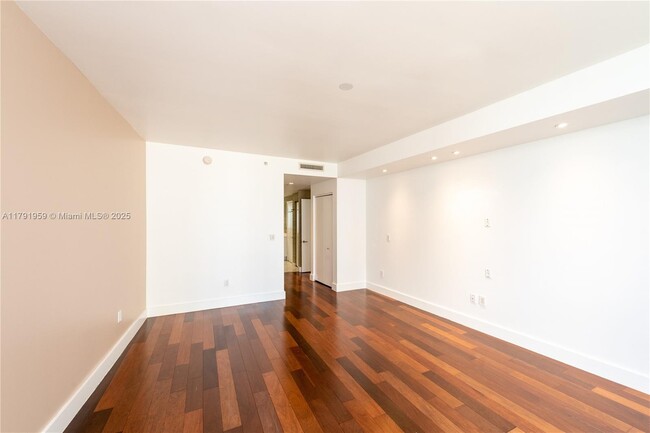 Building Photo - 901 Brickell Key Blvd