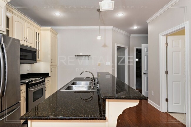 Building Photo - 3 Bed 3 Bath Townhome in West Mobile