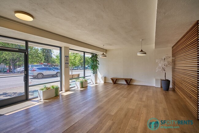 Building Photo - Redwood City: Remodeled Studio w/ Laundry In Unit & Parking Included