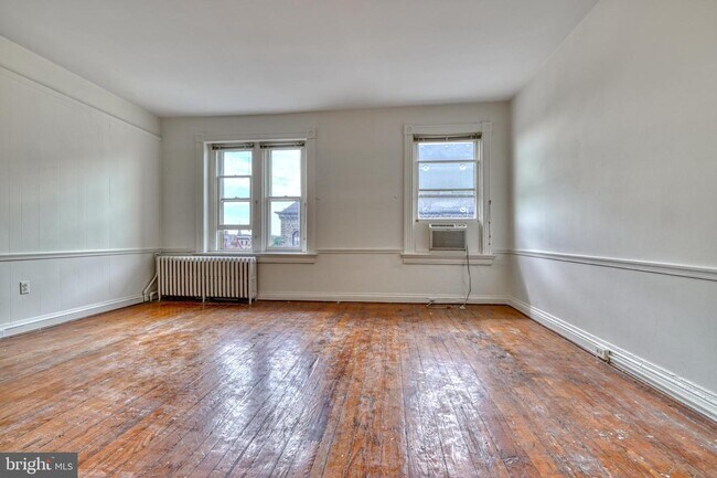 Building Photo - 210 Laurens St
