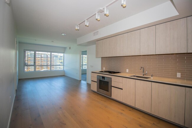 Building Photo - Modern & Spacious 2br/2ba In Mission Bay w...