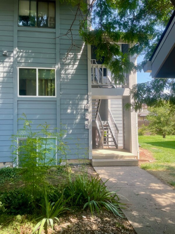 Building Photo - 3500 Rolling Green Dr