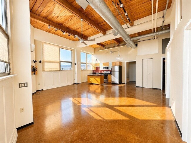 Building Photo - 118 Holmes St