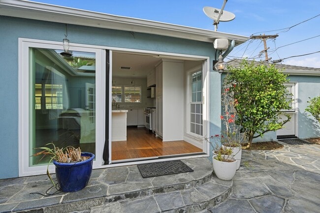 Building Photo - MISSION BAY 4-BED/3-BATH - 3 MIN WALK TO BAY