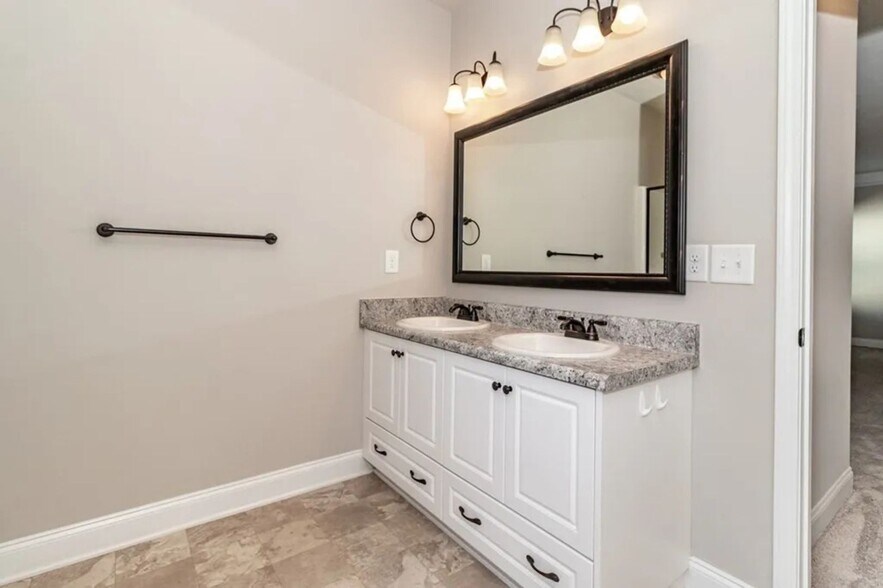 Building Photo - 1016 Swan Ct