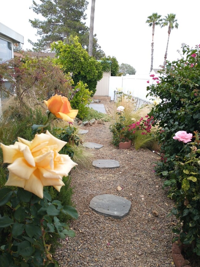 Building Photo - 1907 Clover Way