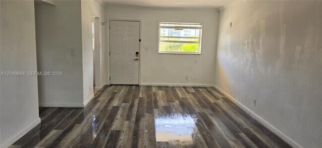 Building Photo - 20201 NE 29th Ct