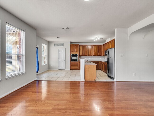 Building Photo - 29650 Legends Green Dr