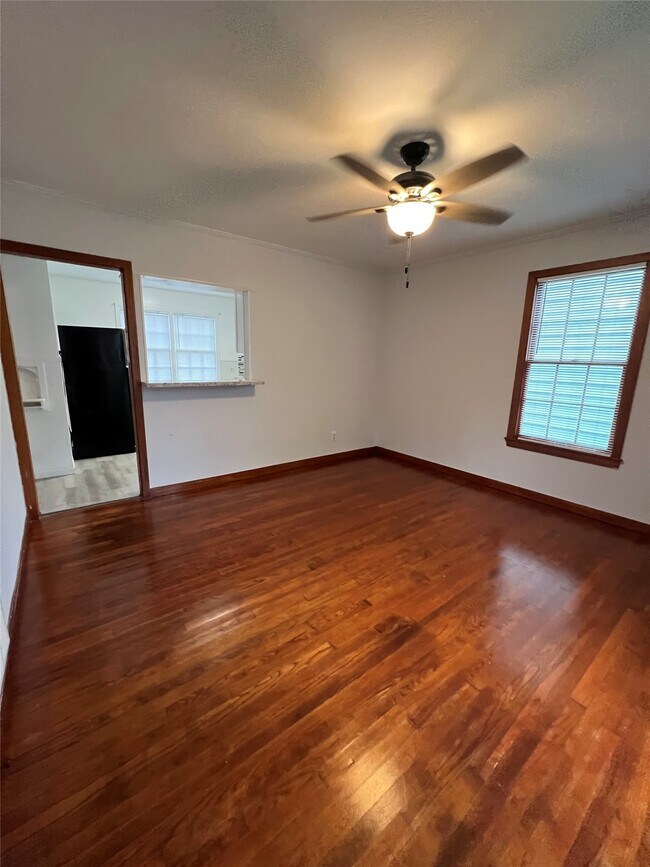 Building Photo - 4711 Avenue R 1/2 Ave