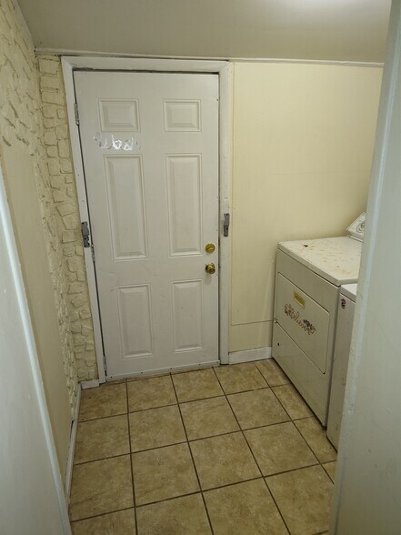 Building Photo - 4320 N Darien St