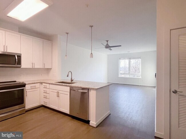 Building Photo - Luxurious Fairfax City 2 bed Condo