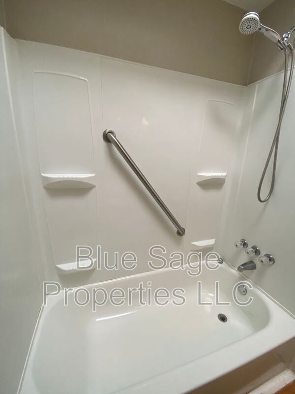 Building Photo - 2254 S Harwood Ave