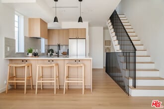 Building Photo - 6765 Lexington Ave