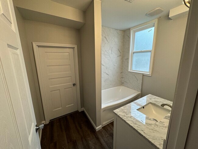 Bath 2 - 206 S 16th St