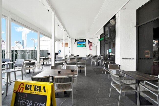 Building Photo - 555 NE 15th St