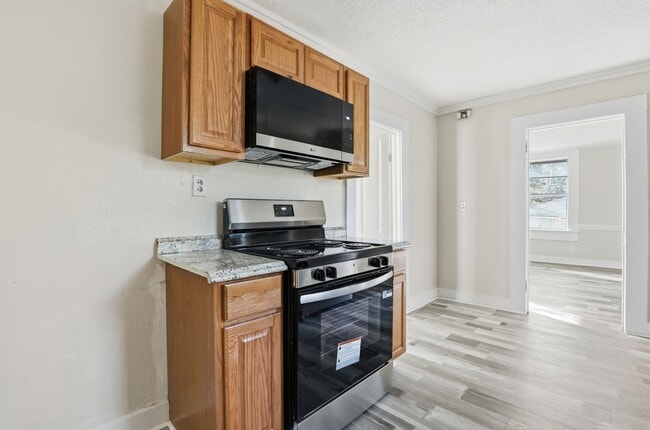 Building Photo - 1303 E 33rd St