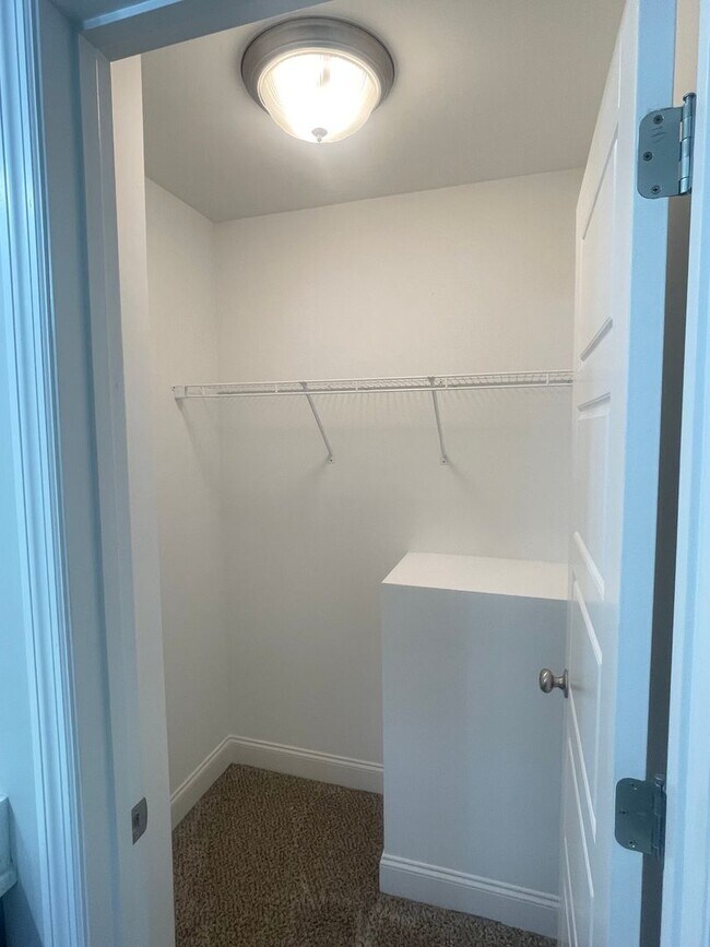 Building Photo - 4 Bedroom + Finished Basement for Rent in Ooltewah