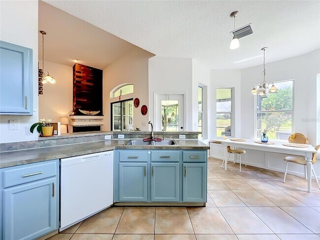 Building Photo - 2125 Emerald Green Cir