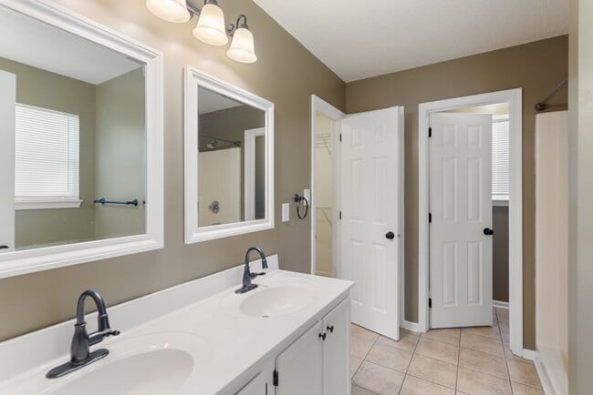 Building Photo - 5 E Pinto Ct