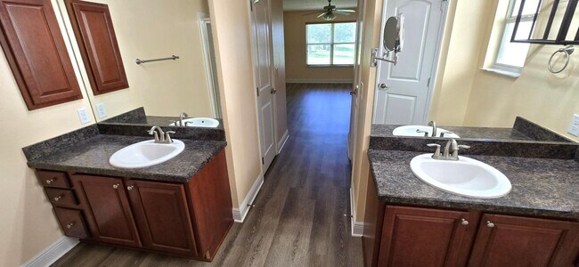 Building Photo - 2061 Big Buck Dr