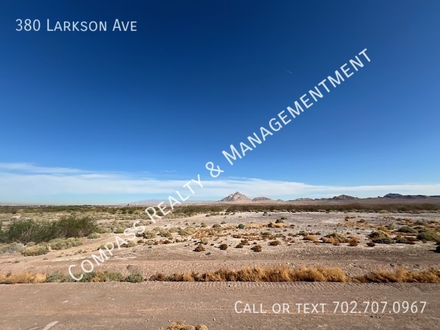 Building Photo - 380 E Larson Ln