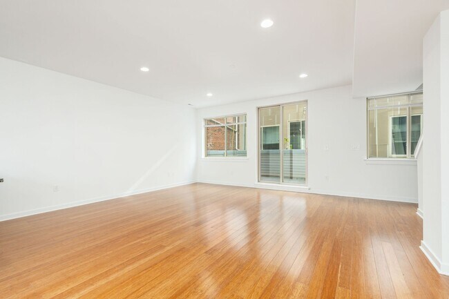 Building Photo - 1221 Mt Vernon St