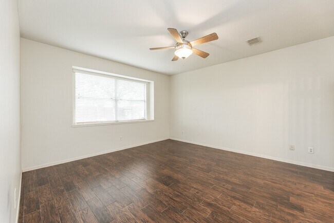 Building Photo - 910 Presley Way