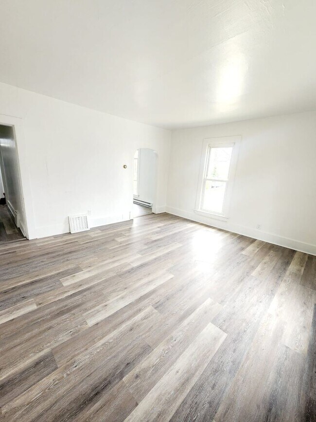 Building Photo - 931 W Wayne St