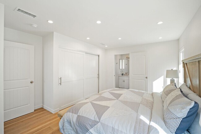 Building Photo - 3321O- Deja Blue | Hollywood Beach Oceanfront| FURNISHED