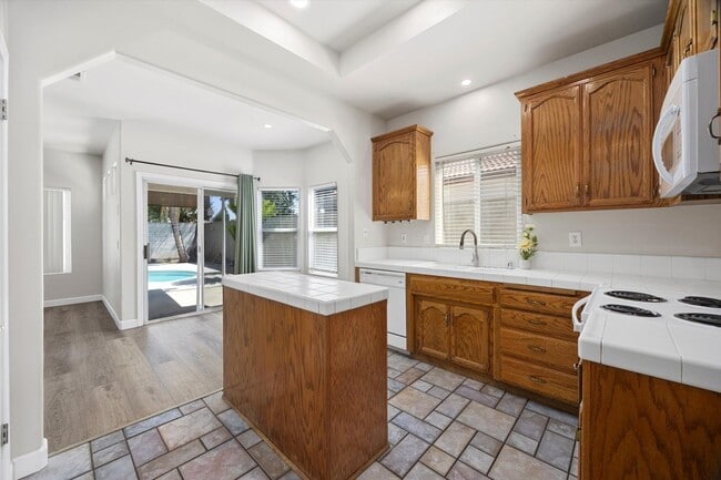 Building Photo - 9814 Autumn Serenade Ct