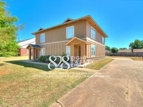 Building Photo - Spacious 2 Bed/1.5 Bath Norman Townhome Du...