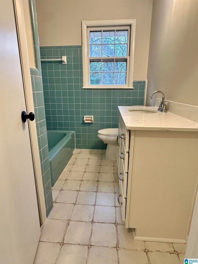 Building Photo - 231 Hillwood Ln