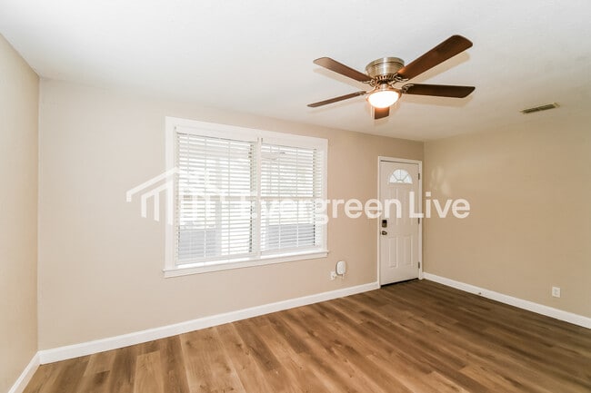 Building Photo - 3510 Gladys St