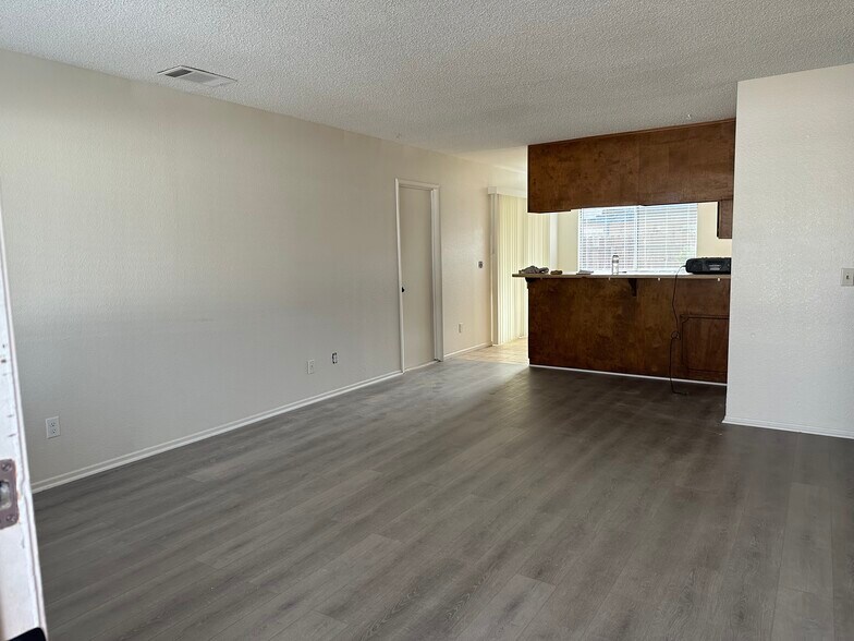 2 Kit from entrance - 13639 Yakima Rd