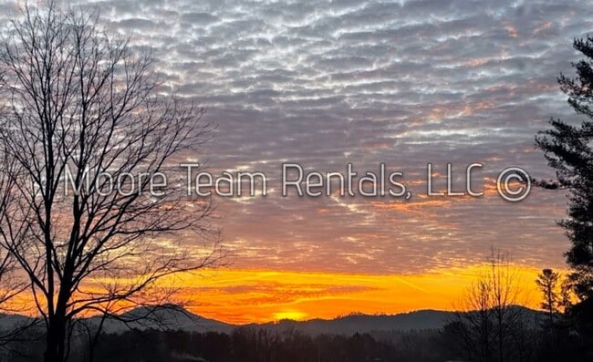 Building Photo - Spacious Updated Home on 1.6 Acres – Prime Location Near Arden, Fletcher & Mills River