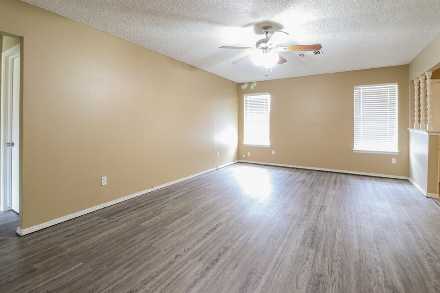 Building Photo - 1212 SE 11th St