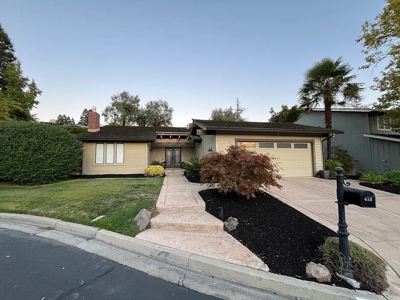 Front of house - 413 La Quinta Ct