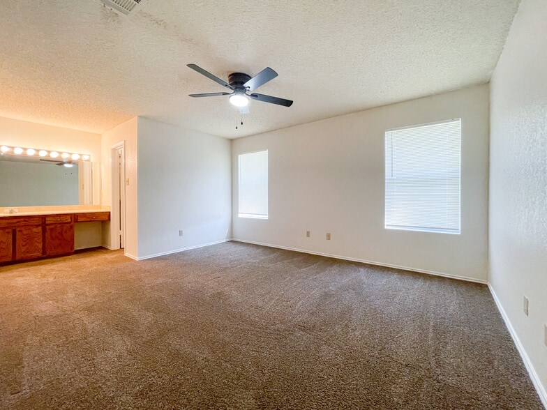 Building Photo - 2000 Ramada Dr