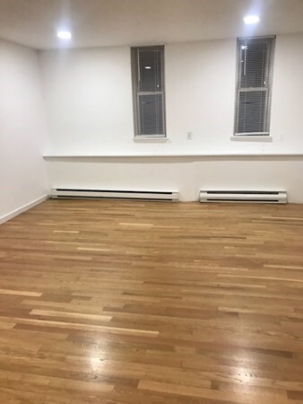 Building Photo - 506 E Broadway