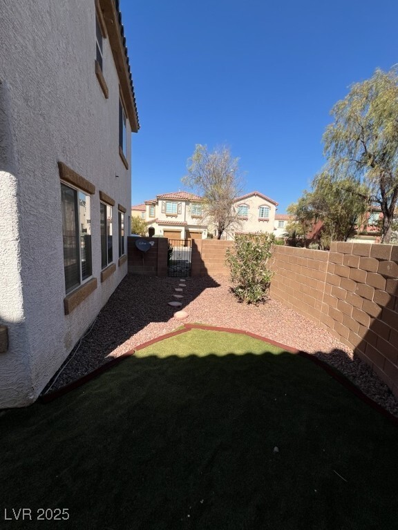Building Photo - 733 Easter Lily Pl