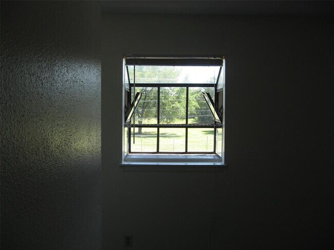 Building Photo - 10601 South Dr