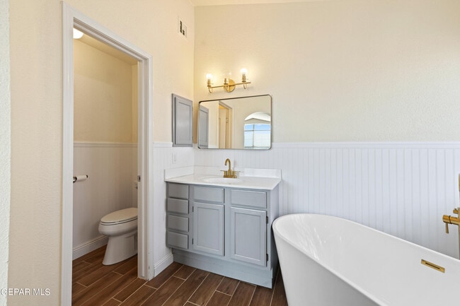 Building Photo - 11236 Northview Dr